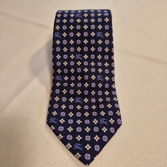 BURBERRY Silk Tie - Picture 13 of 16